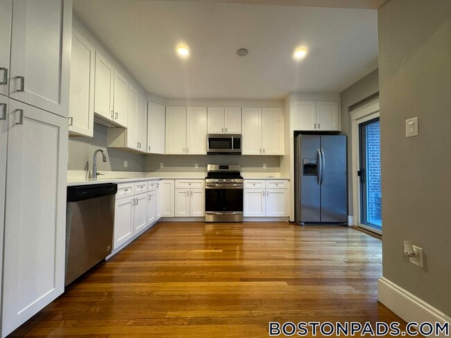 Photo - 190 Kelton St Unidad 1