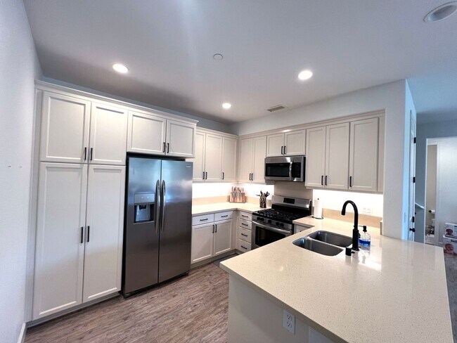 Photo - Upgraded Buellton End-Unit With Yard