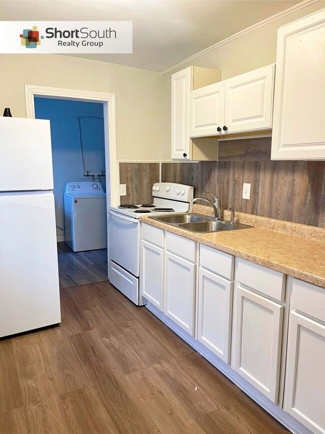 Photo - Updated Single Family 2 bed 1 bath home.