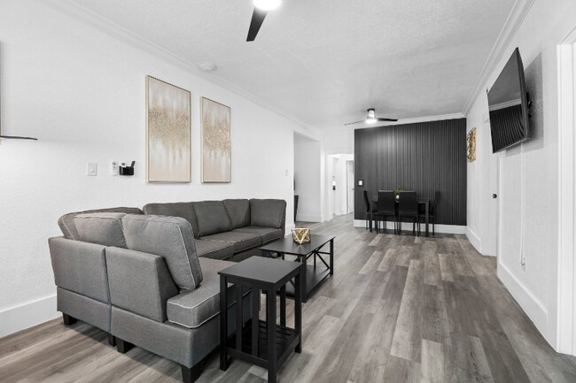 Photo - 806 E Chelsea St Unidad 2