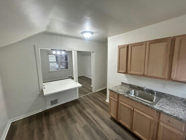 Photo - 18095 Goulburn Ave