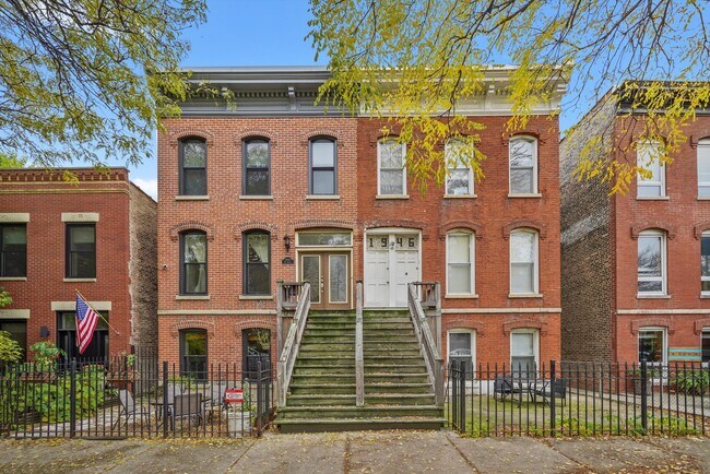 Building Photo - 1946 N Wilmot Ave Unit 2