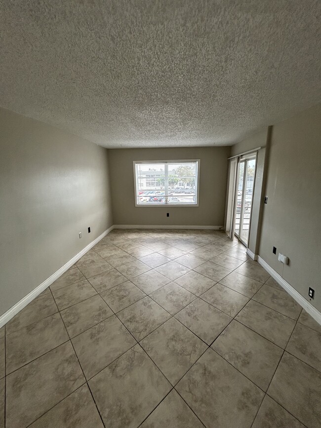 Building Photo - 6507 Winfield Blvd Rental