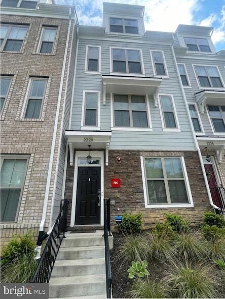 Building Photo - 2228 S Glebe Rd Rental