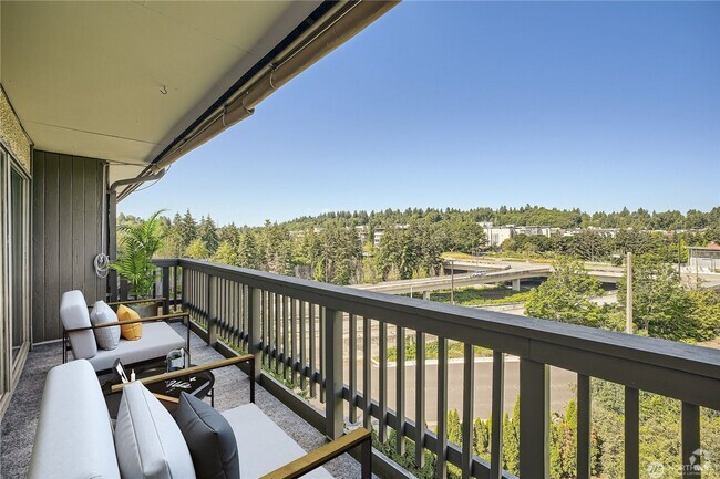 Building Photo - 3Bd/1.75Ba Mercer Island Condo Unit 352