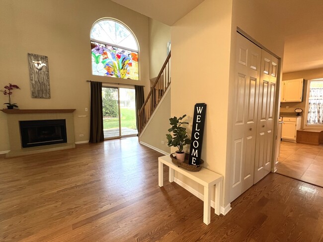 Photo - 812 Canterbury Ln