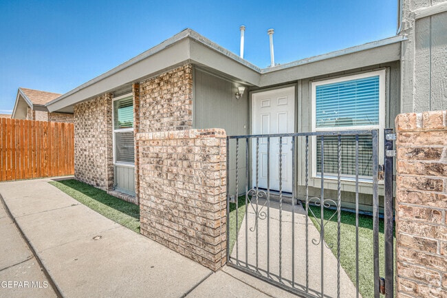 Building Photo - 630 White Cliffs Dr Rental