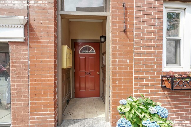 Photo - 198 Endicott St Unidad #3 Rental