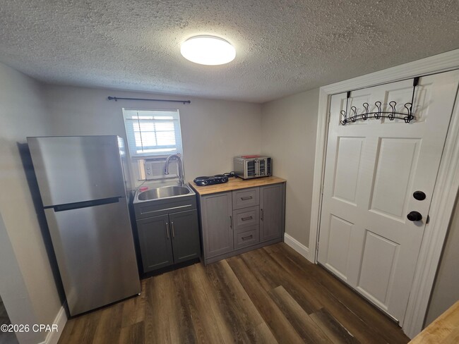 Photo - 1525 Oak Ave Unit B