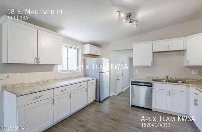 Building Photo - 18 E Mac Iver Pl