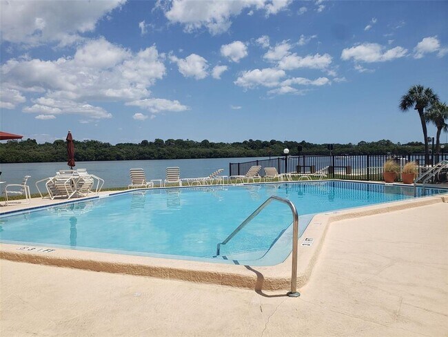 Photo - 1 Windrush Blvd Unit 25