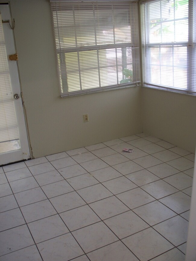 Photo - Beautiful Bungalow with heart-of-pine floors