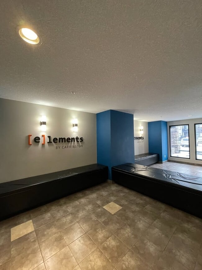 Building Photo - 215 Unit 215