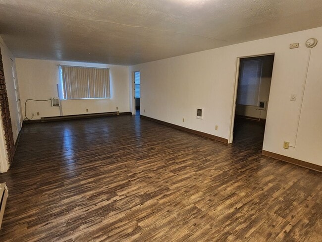 Photo - 620 NE Maple St