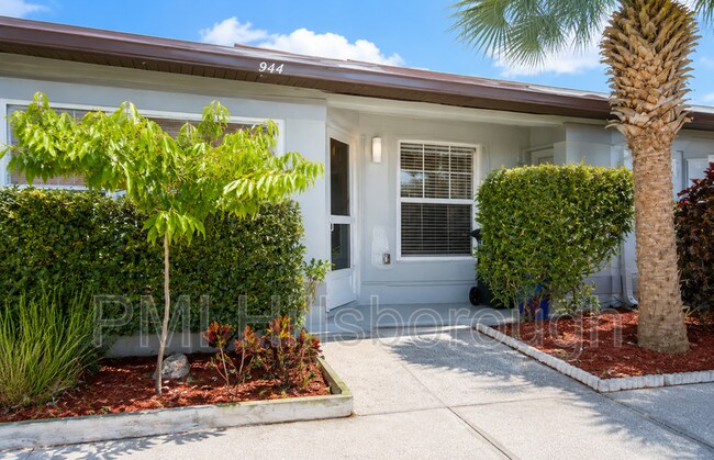 Photo - 944 Burlwood St