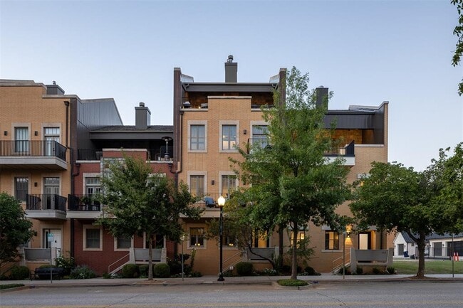 Building Photo - 115 NE 3rd St Rental