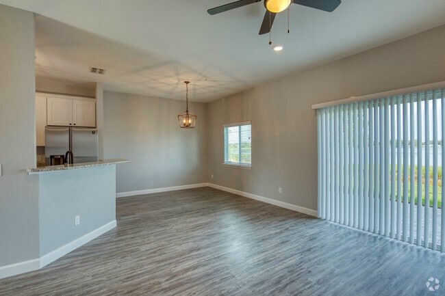 2BR, 2.5BA - 1425SF - 2401 NW 21st St Winter Haven, FL