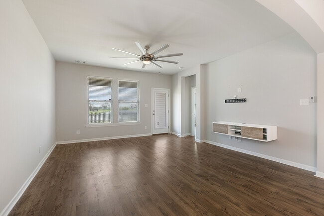 Photo - 700 Lakeshore Village Dr