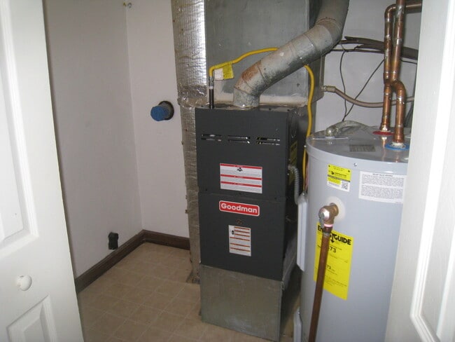 Photo - 708 DINWID Unit B