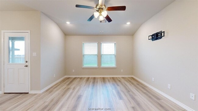 Photo - 2148 Chief St