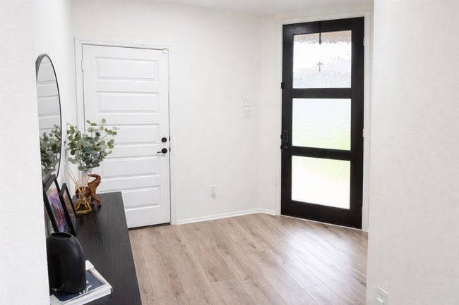 Entrada qué - 708 Yellow Ribbon Trl