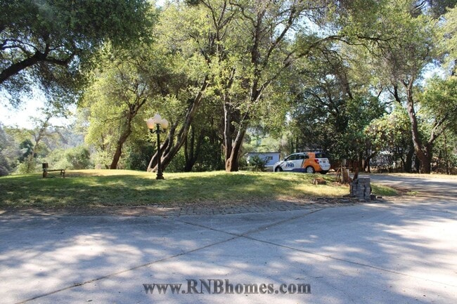 Photo - 677 Hoppe Ln