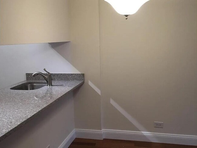 Building Photo - 200 Rector Pl