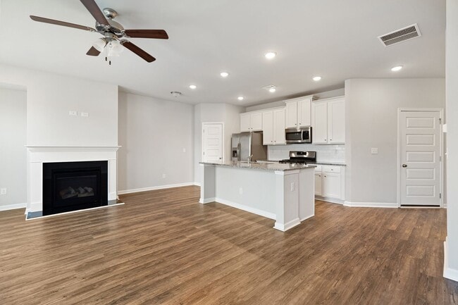 Photo - 3 BEDROOM TOWNHOME IN OAKWOOD!