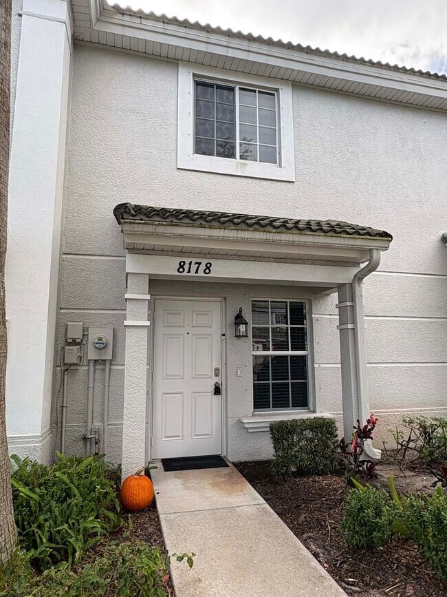 Building Photo - 2/2.5 Townhome in Fort Myers for Rent