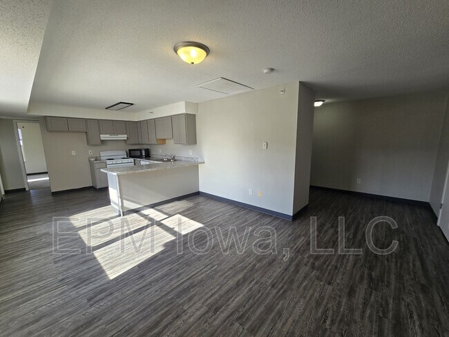 Photo - 60 Miller Ave SW