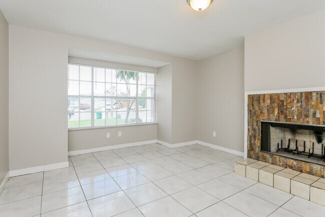 Photo - 305 Palmview Ct