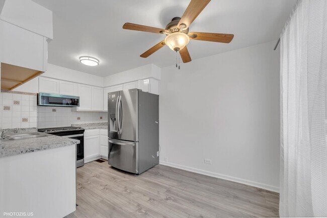 Photo - 854 Cambridge Pl