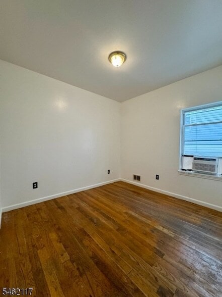 Photo - 142 Ege Ave