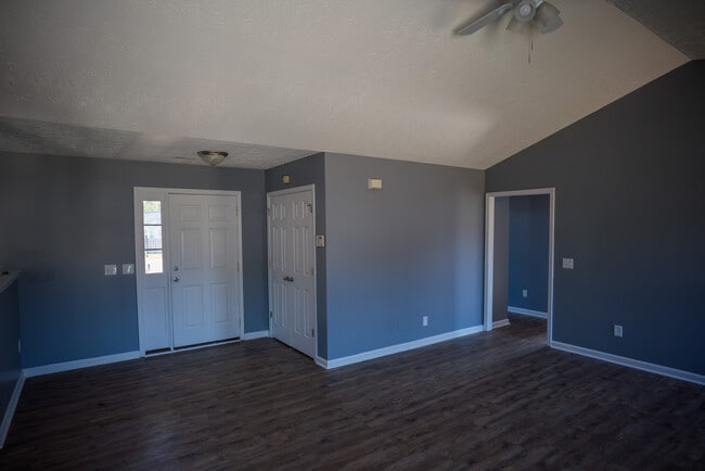 Photo - 1905 Elsie Cir NE