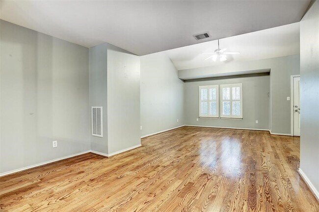 Photo - 934 E Heights Hollow Ln