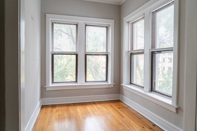 Photo - Uptown / Ravenswood - Studio - w/ Decorative Fireplace Unit 1468-2F