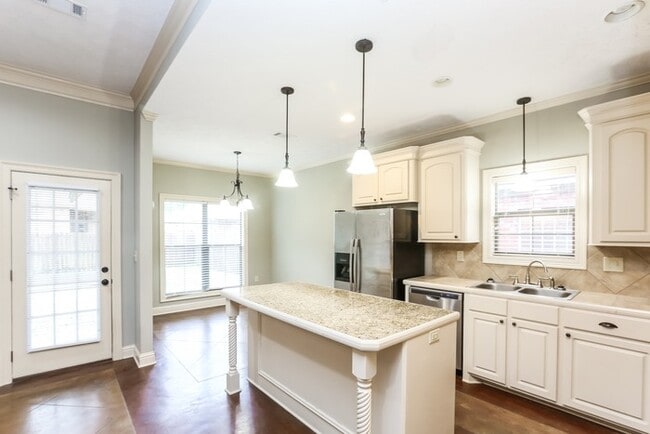 Photo - 717 Hartwood Cove