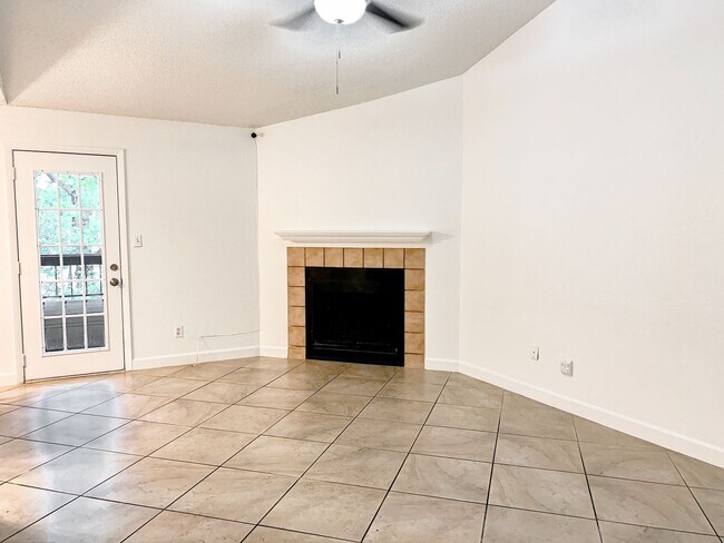 Photo - MOVE IN NOW!! Water included! Spacious 3 x2 on 2nd floor with screened in porch!! All tile floors!!