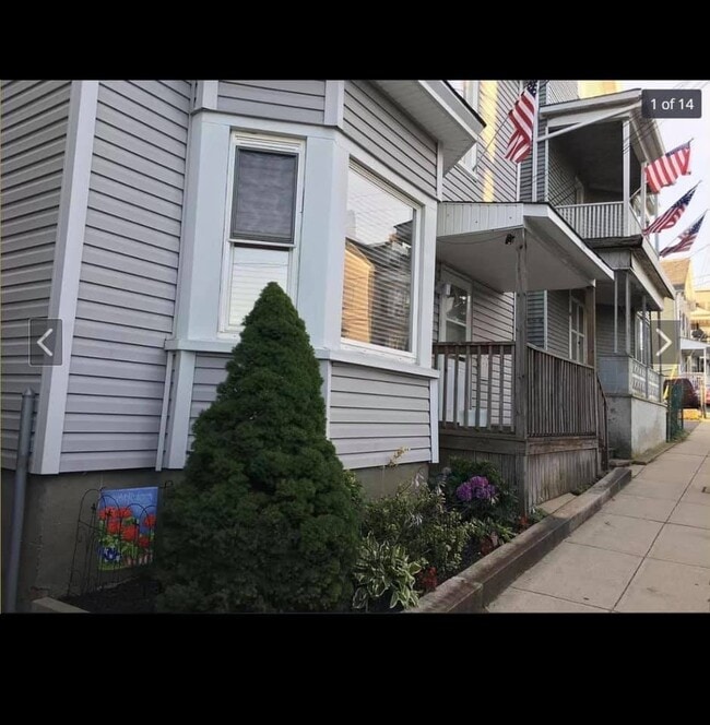 Building Photo - 554 Second St Unit 3