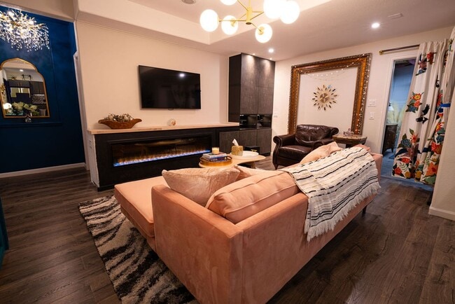 Photo - Luxury Furnished Basement Unit 2 Bed 1 Bath with Utilities Included!