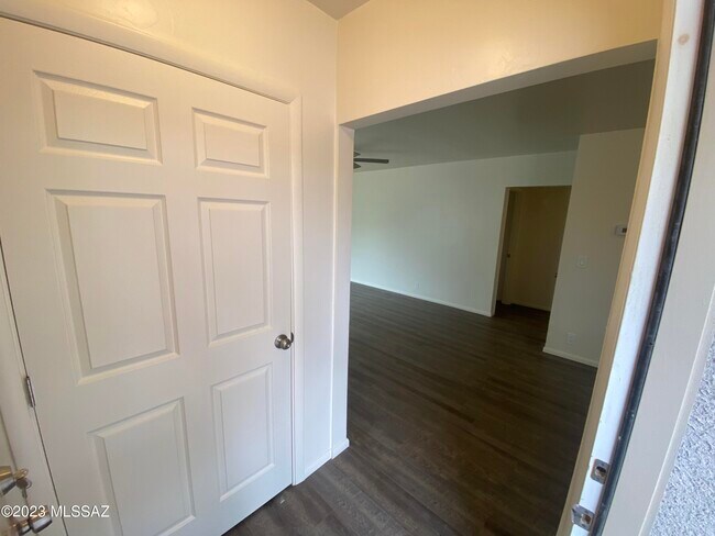 Photo - 3325 E Blacklidge Dr
