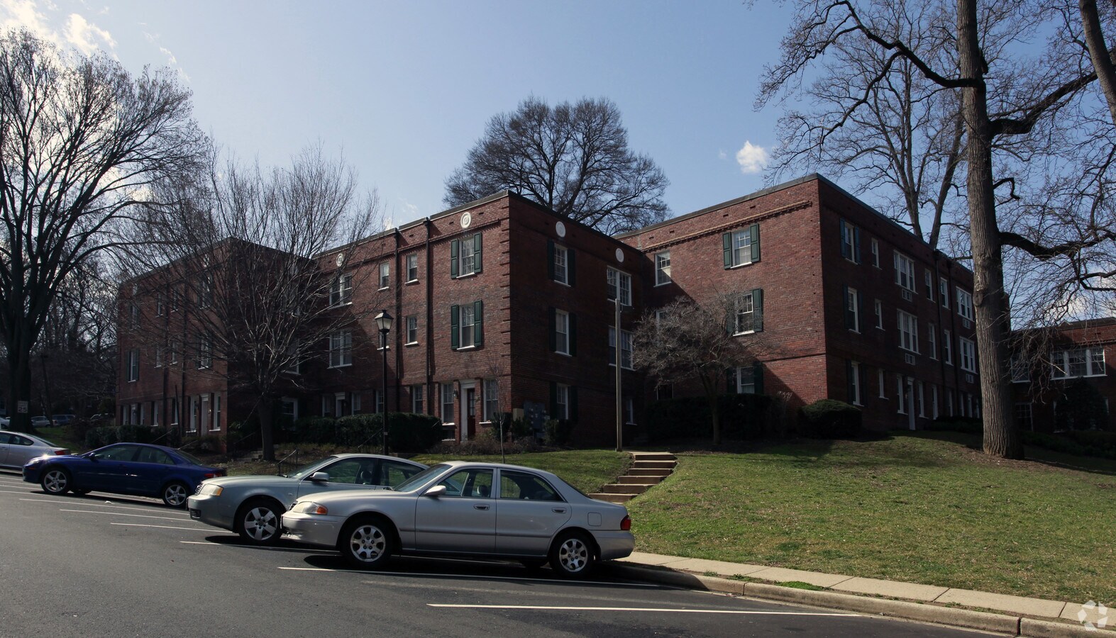 Photo - Colonial Village III