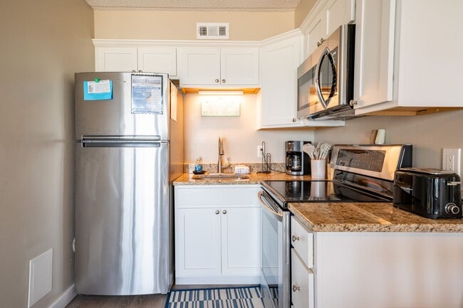 Photo - PERFECT "WORK FROM HOME" OFF-SEASON LOCATION