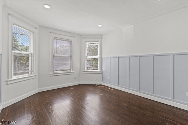 Building Photo - 512-514 Broadway Rental