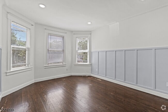 Building Photo - 512-514 Broadway Rental