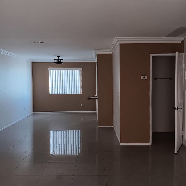 Photo - 1419 W 179th St