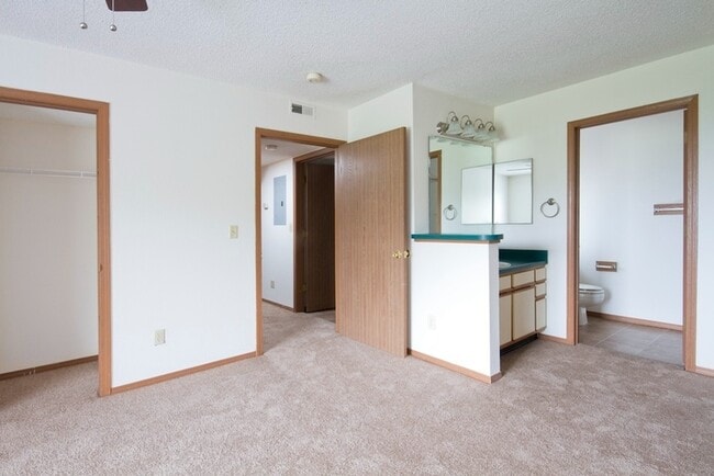 Bedroom/Bath - English Village II