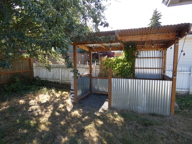 Photo - Centrally Charming