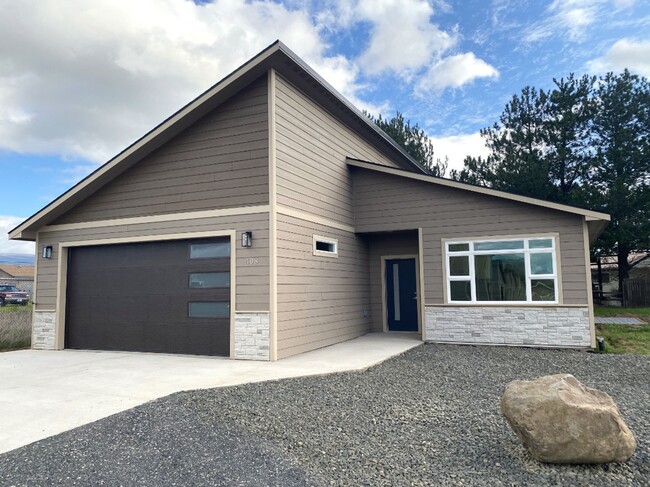 Building Photo - 2026 Home in Dallesport