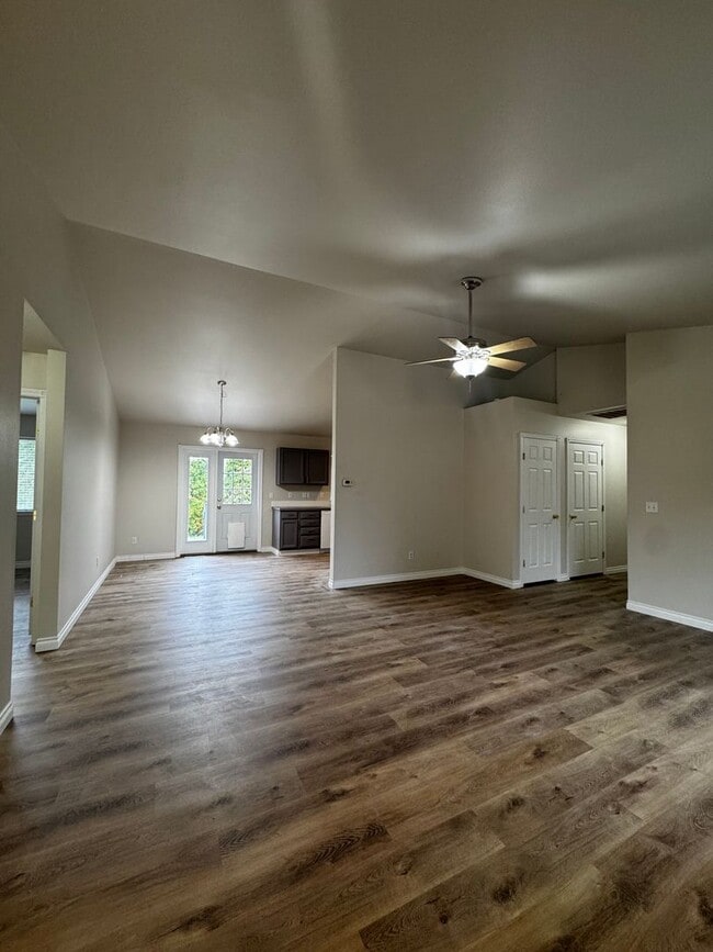 2203 N Abbey Glen Ct